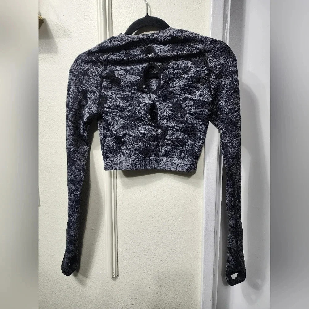 Gymshark Adapt Camo Seamless Long Sleeve CropTop Black M Gym Running Athletic